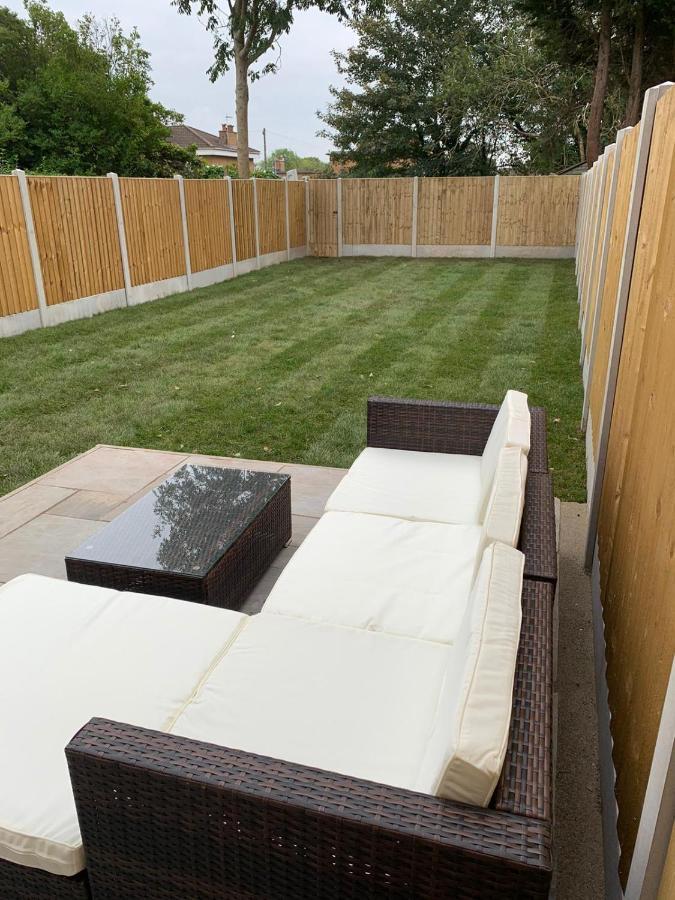 Lovely 1-Bedroom Apartment With Garden And Parking Stone  Kültér fotó